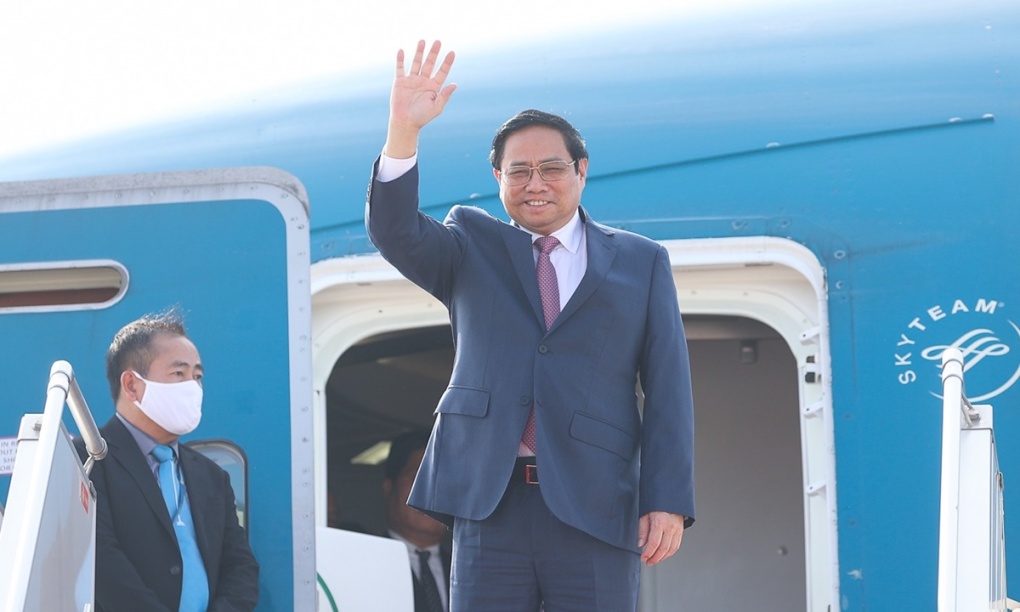 Thủ tướng đến Phnom Penh, bắt đầu thăm Campuchia